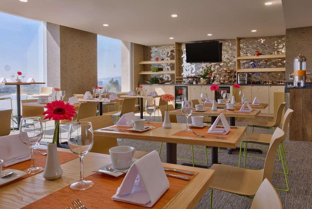 Galeria Plaza Irapuato Hotell Restaurang bild